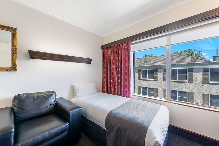Room 32 of 92