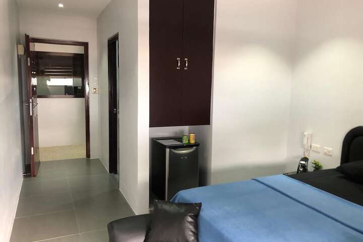 Room 13 of 32