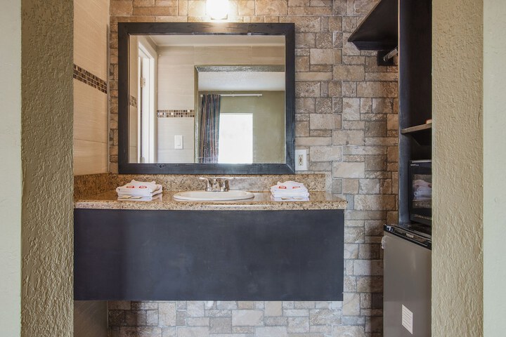 Bathroom sink