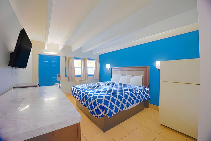 1 King Bed (8 of 32)