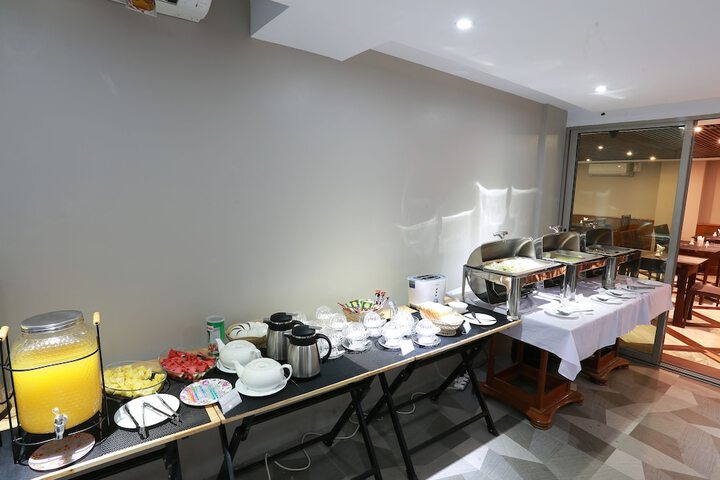 Dining 36 of 57