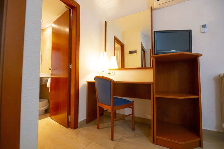 Room 46 of 81