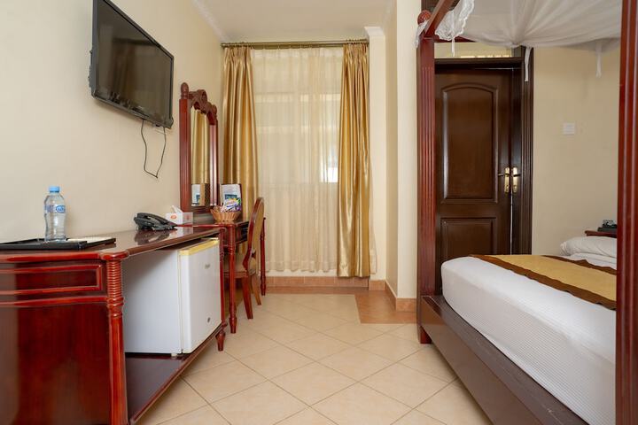 Room 9 of 40
