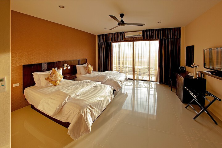 Room 10 of 40