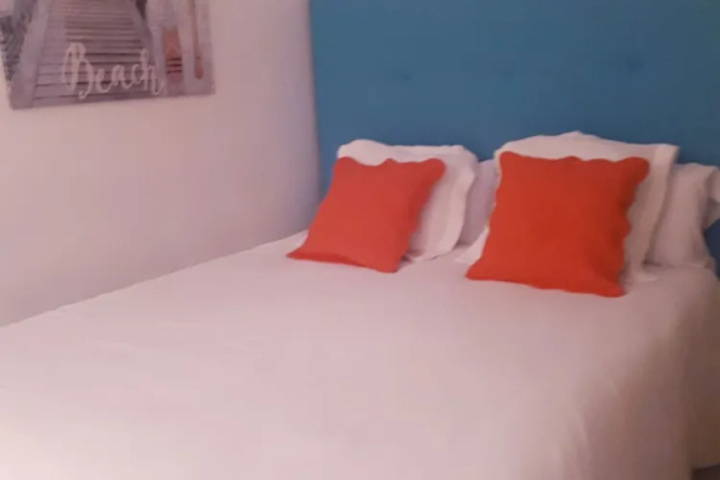Room 7 of 18