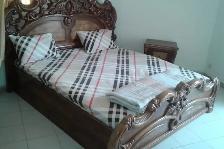 Room 2 of 8
