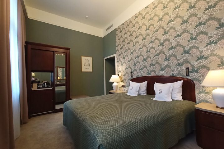 Room 31 of 80