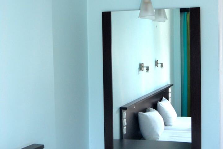 Room 11 of 25