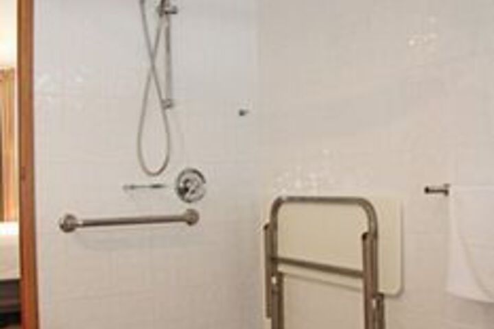 Room 18 of 107
