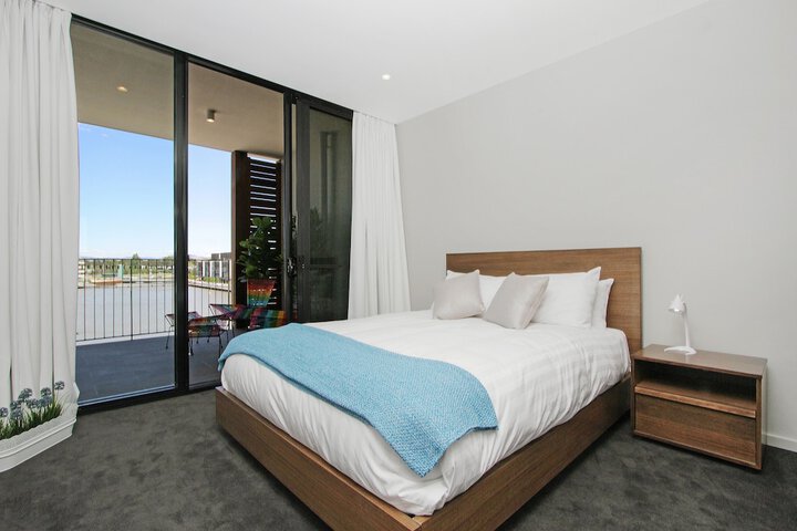 Room 4 of 9