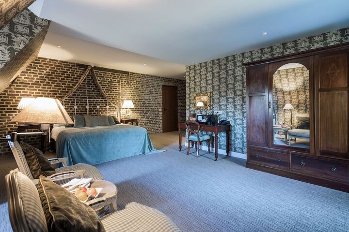 Room 12 of 125