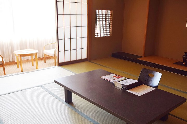 Room 9 of 50