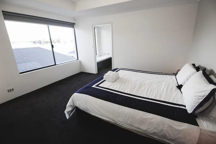 Room 5 of 19