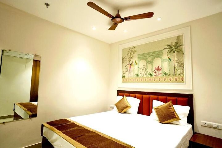 Room 7 of 25