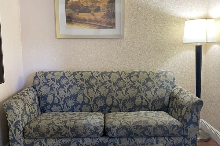 Business King Bed (7 of 7)