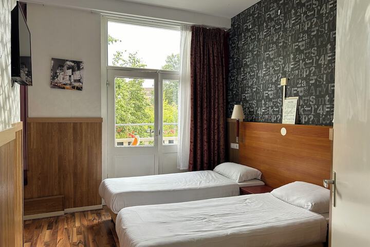 Room 22 of 50