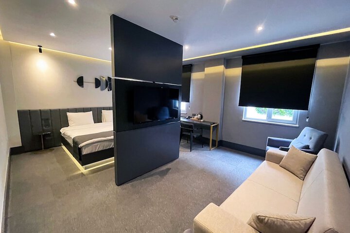 Room 11 of 48