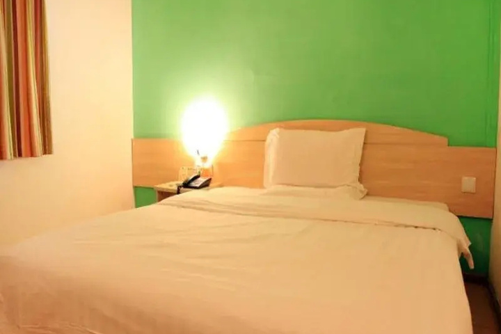 Room 5 of 16