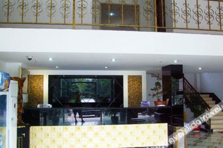 Four Seas a Hotel