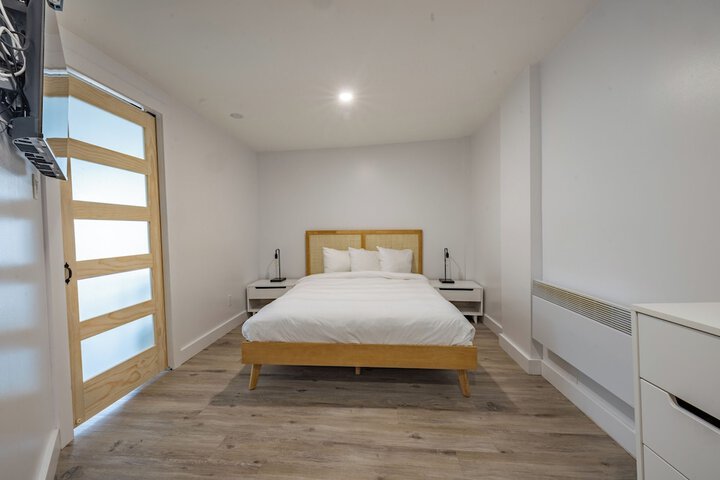 Room 25 of 118