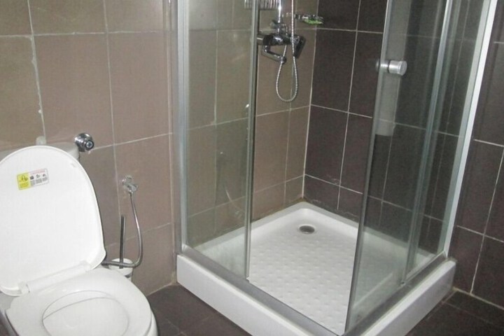 Room 8 of 18
