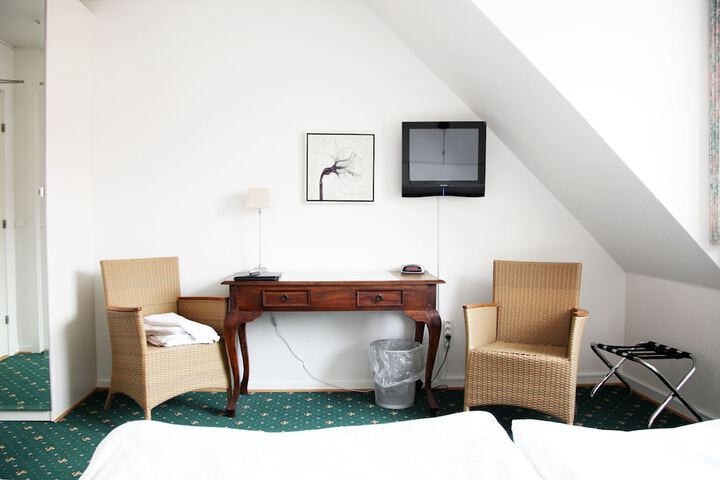 Room 5 of 17