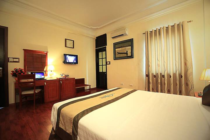 Room 13 of 26