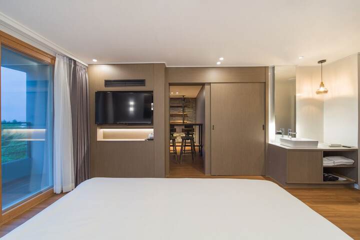 Room 90 of 111