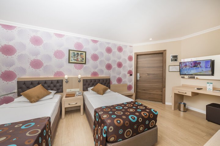 Room 7 of 28