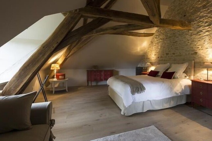 Room 2 of 28