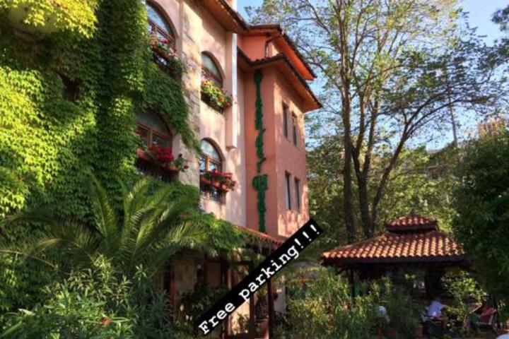 Oleander House and Tennis Club