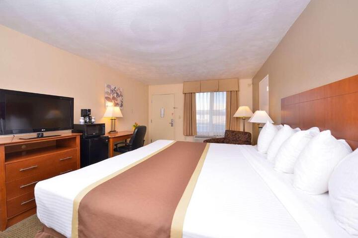 1 King Bed (4 of 30)