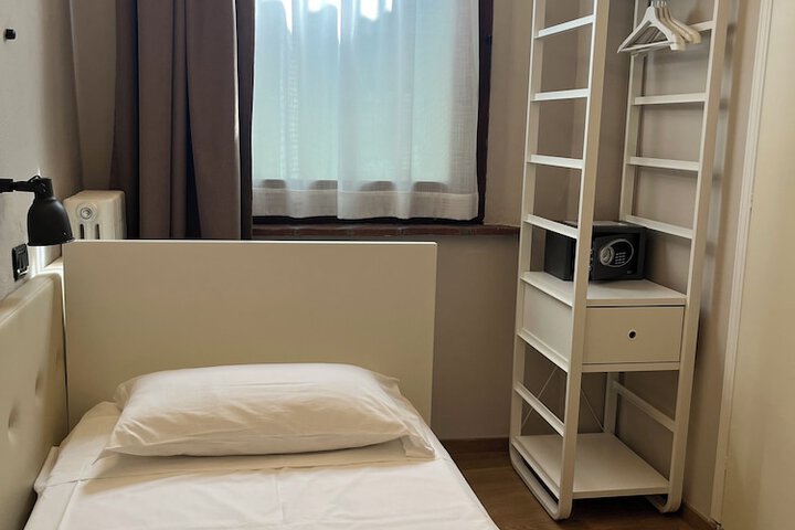 Room 21 of 39