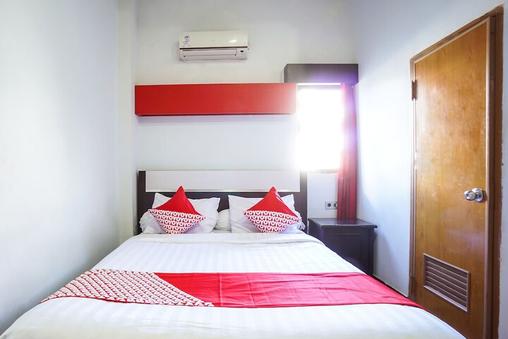 Room 9 of 32