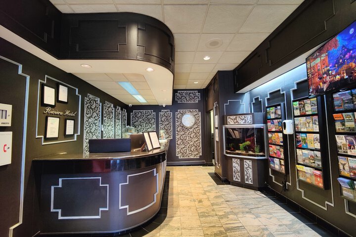 Lobby lounge