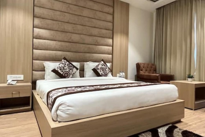 Room 2 of 10