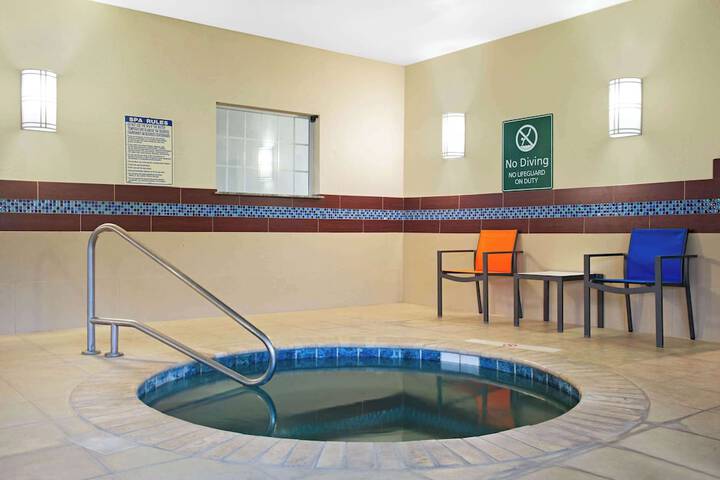 Pool 24 of 38