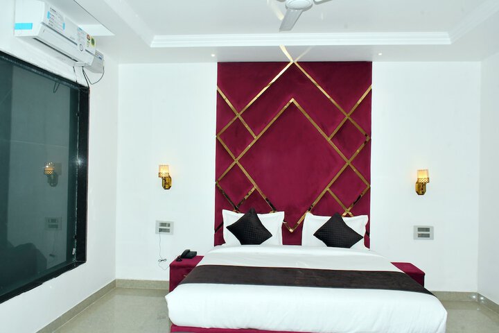 Room 28 of 94