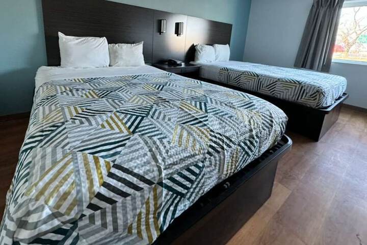 2 Queen Beds (13 of 17)