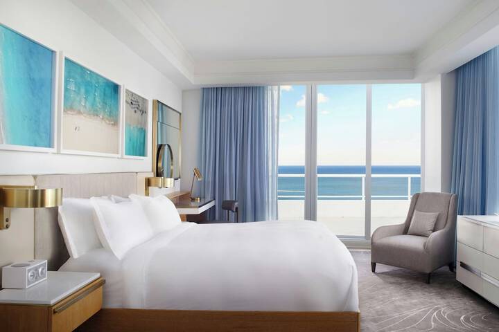 Room 40 of 102
