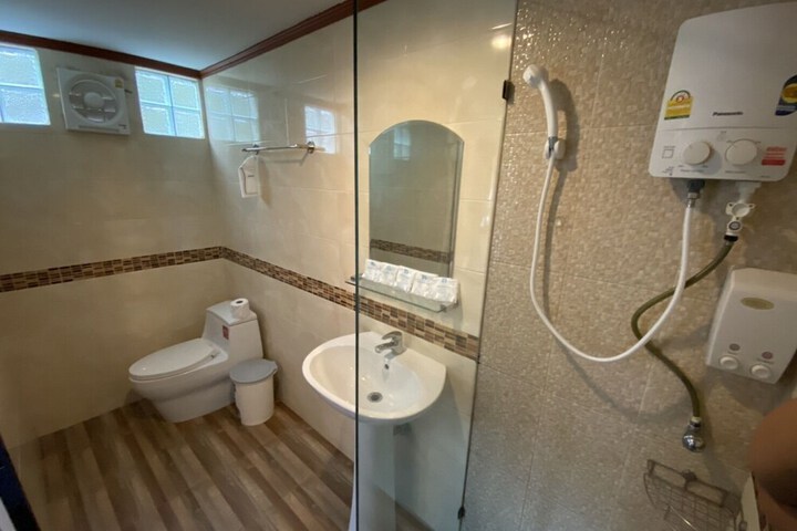Room 17 of 36