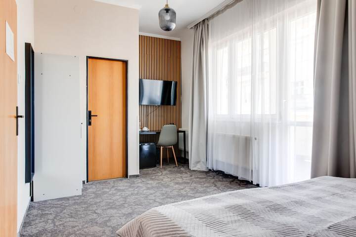 Room 16 of 115