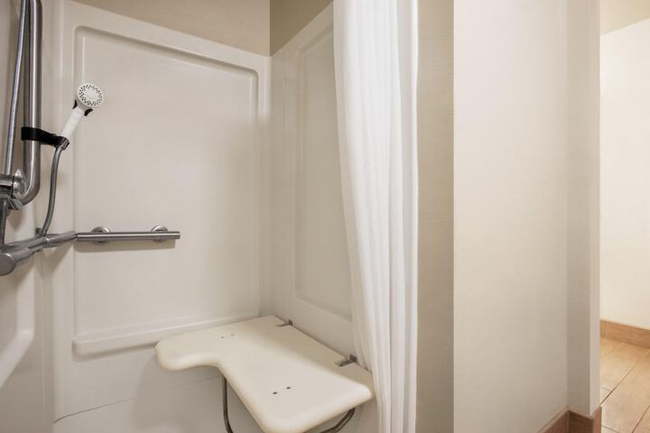 Room 13 of 16