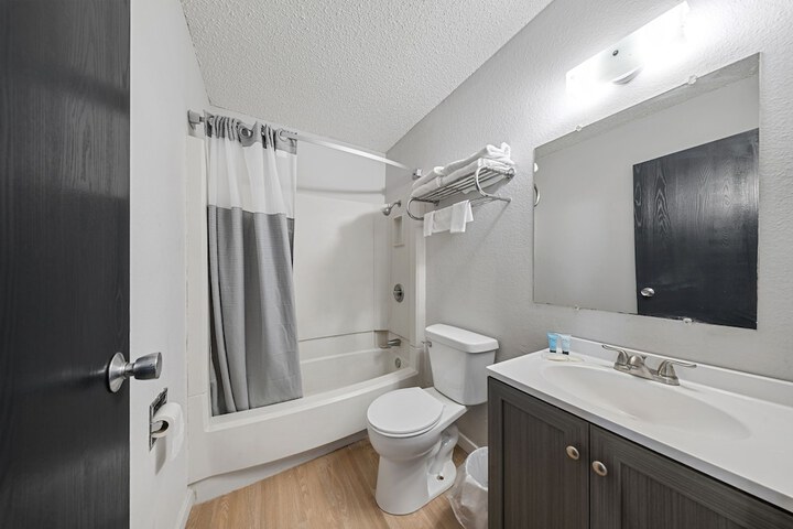 Room 9 of 17