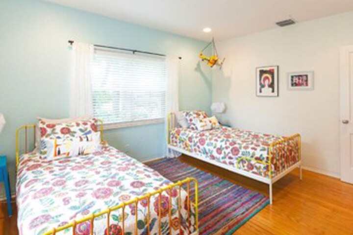 Room 13 of 18