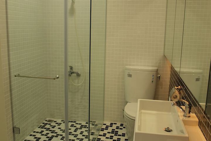 Room 33 of 41