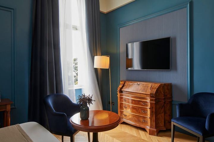 Room 21 of 111