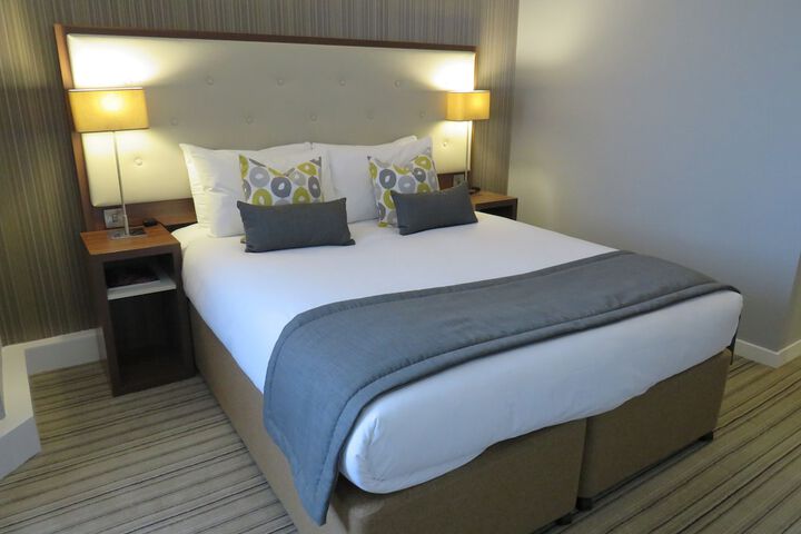 Room 6 of 151