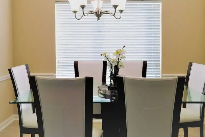 Dining 2 of 6