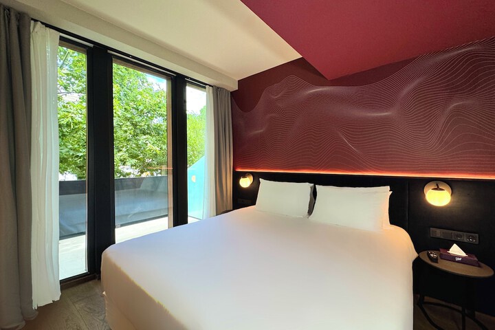 Room 47 of 104